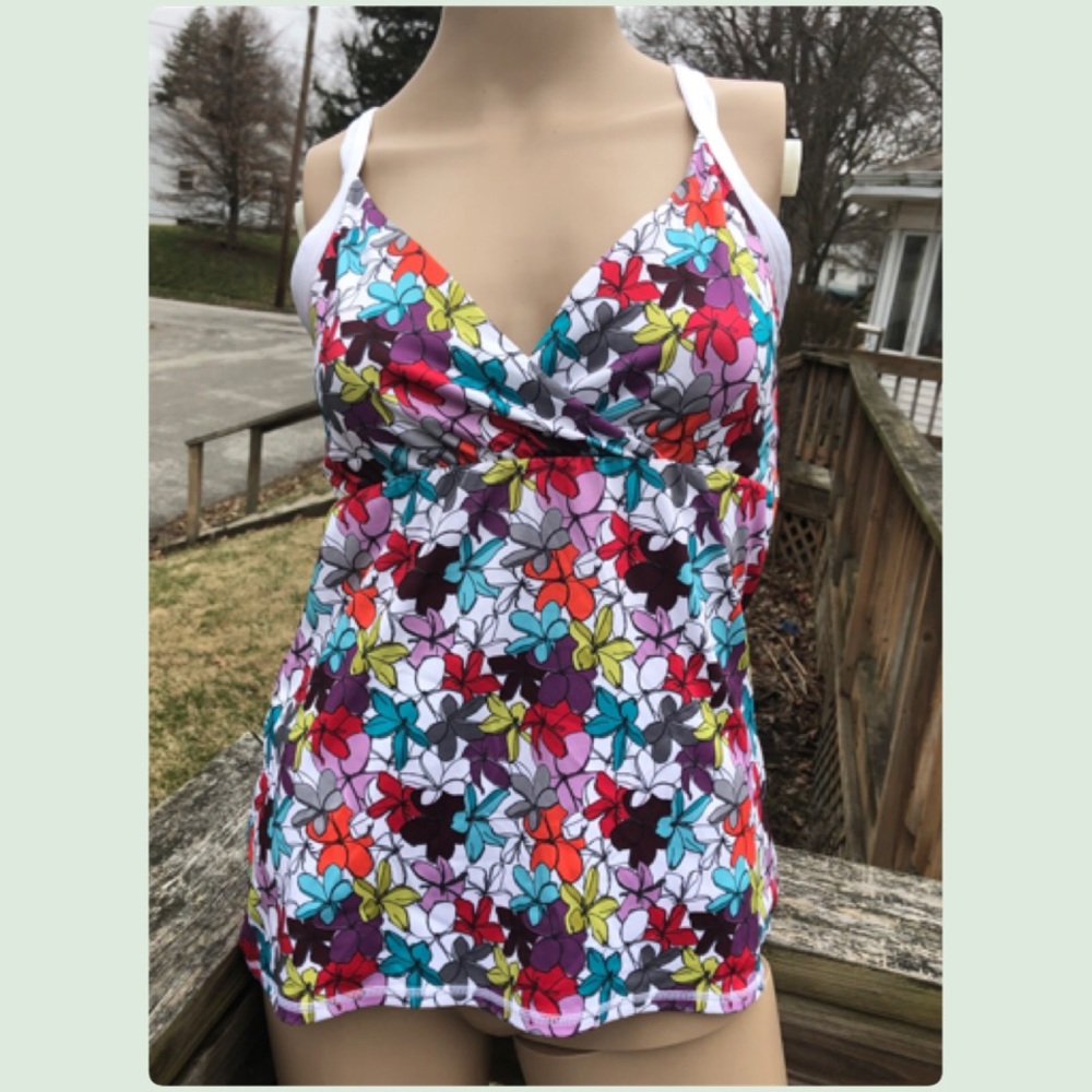 - New Balance M Floral V-Neck Athletic Bra Top! EUC!